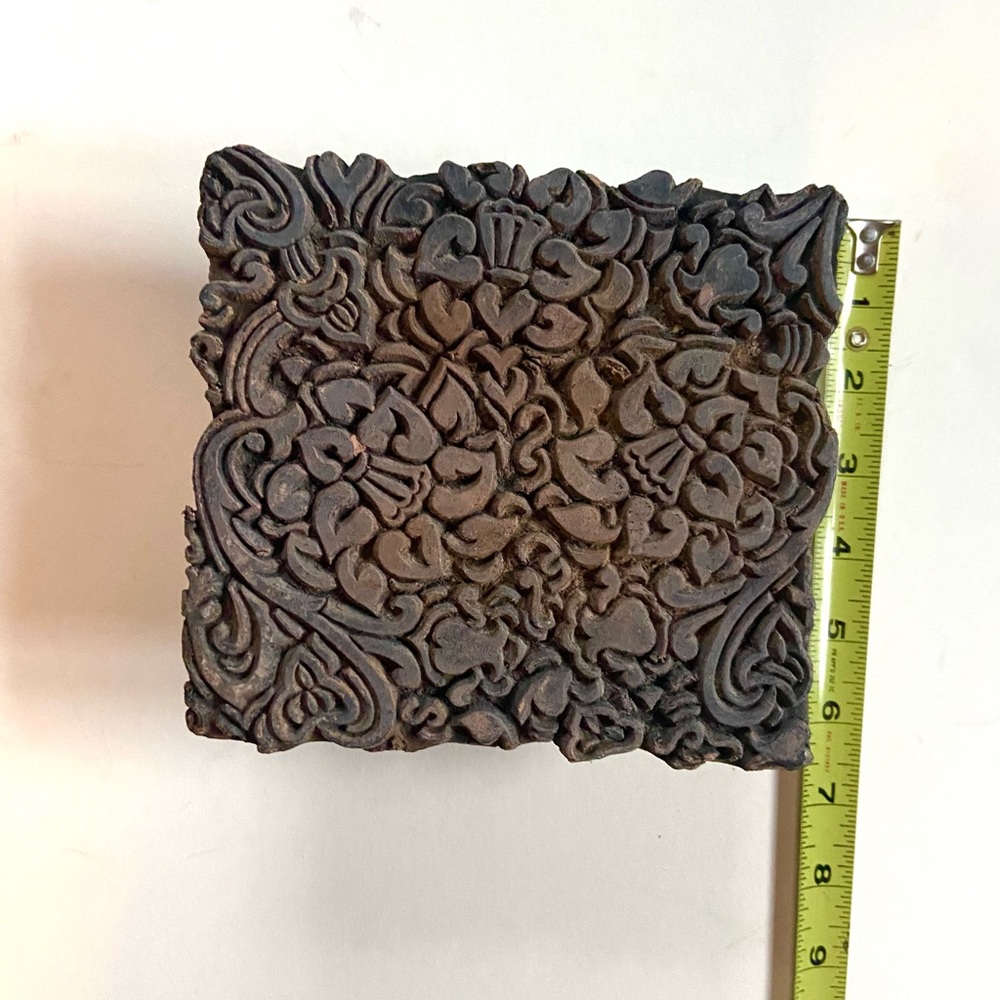 Antigue wood print block